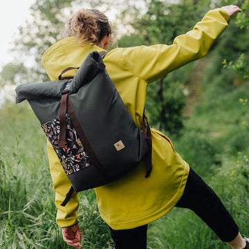 Rolltop backpack dark botanical